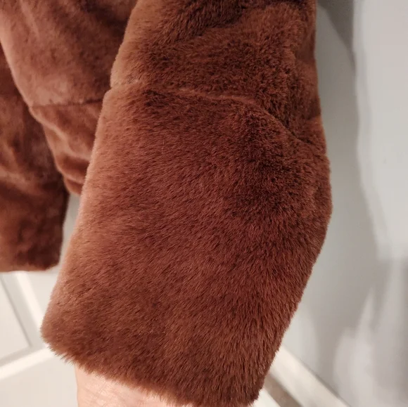🤎EUC Abercrombie & Fitch Mini Puffer Cropped Faux Fur Coat, Brown, Small - Picture 14 of 16